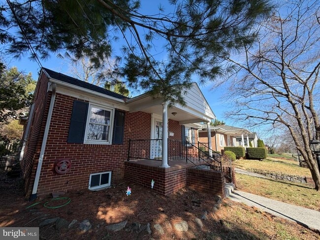 Building Photo - 540 Bellview Ave