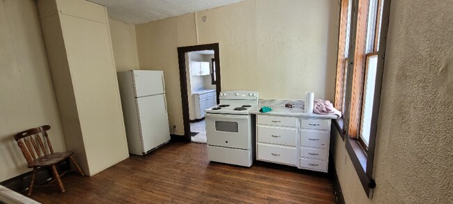 Building Photo - 164 Dupont St