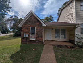 Building Photo - 542 S Woodburn Dr