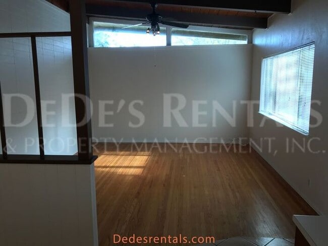 Building Photo - 1539 Camden Ct