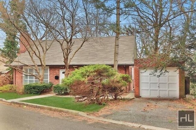 Building Photo - 2730 EDGEHILL AVENUE