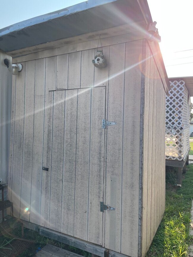 Foto del edificio - 2 bed 1 bath trailer house