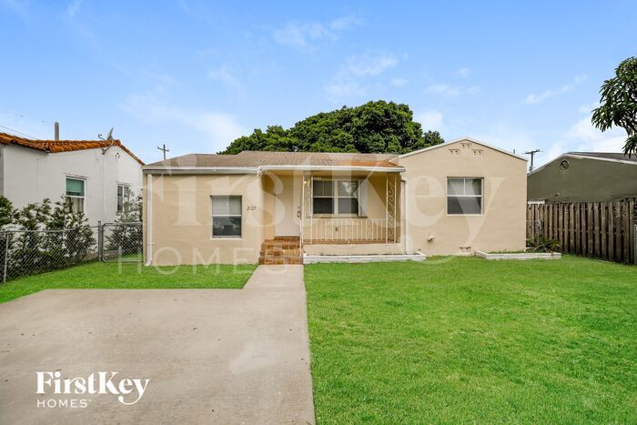 Foto principal - 2127 Arthur St