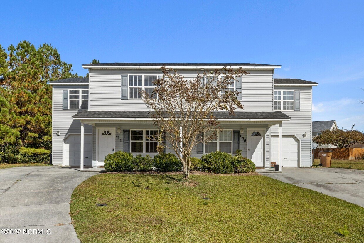 110 E Coopers Ct, Hubert, NC 28539 Townhome Rentals in Hubert NC