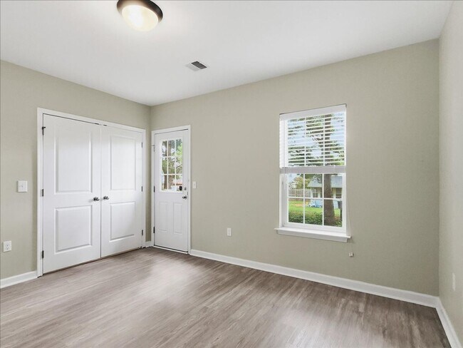 Foto del edificio - 1526 Brookstone Pl