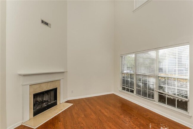 Foto del edificio - 6076 Camden Forrest Dr