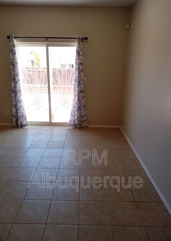 Building Photo - 728 Nicklaus Dr SW