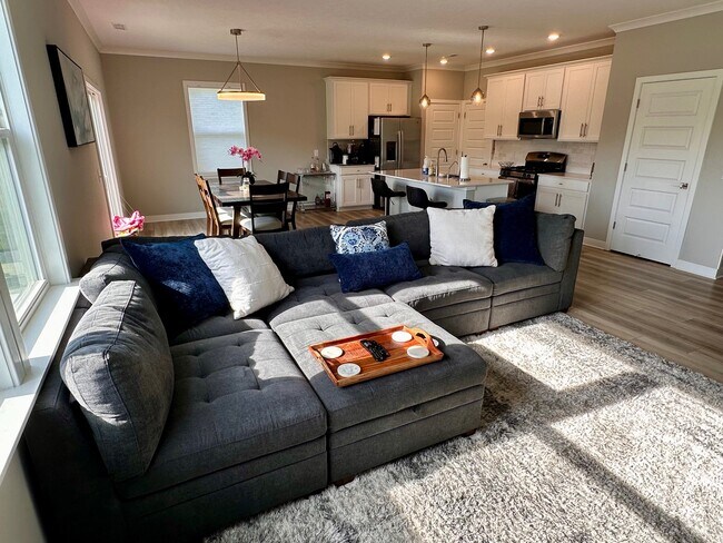 Foto del edificio - 721 Scarsdale Ln