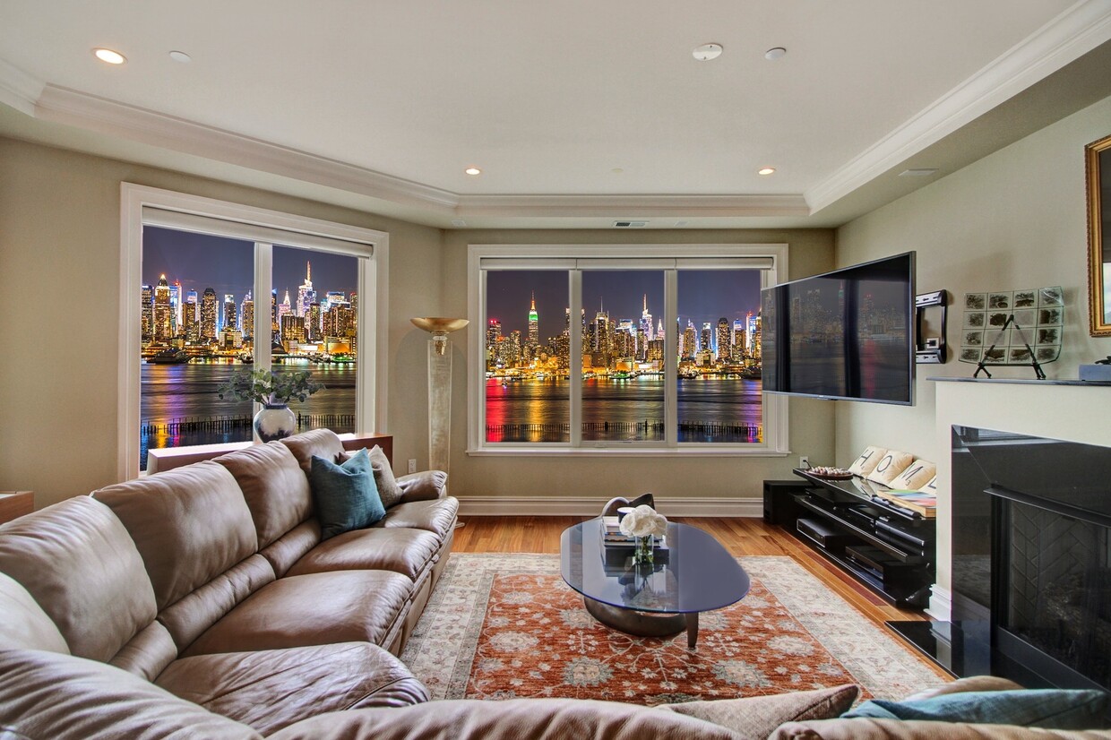 Primary Photo - 250 Henley Pl