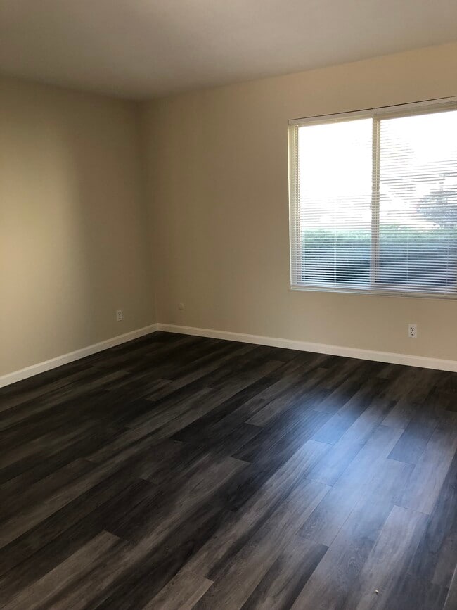 Dining Room - 3570 Northwood Dr