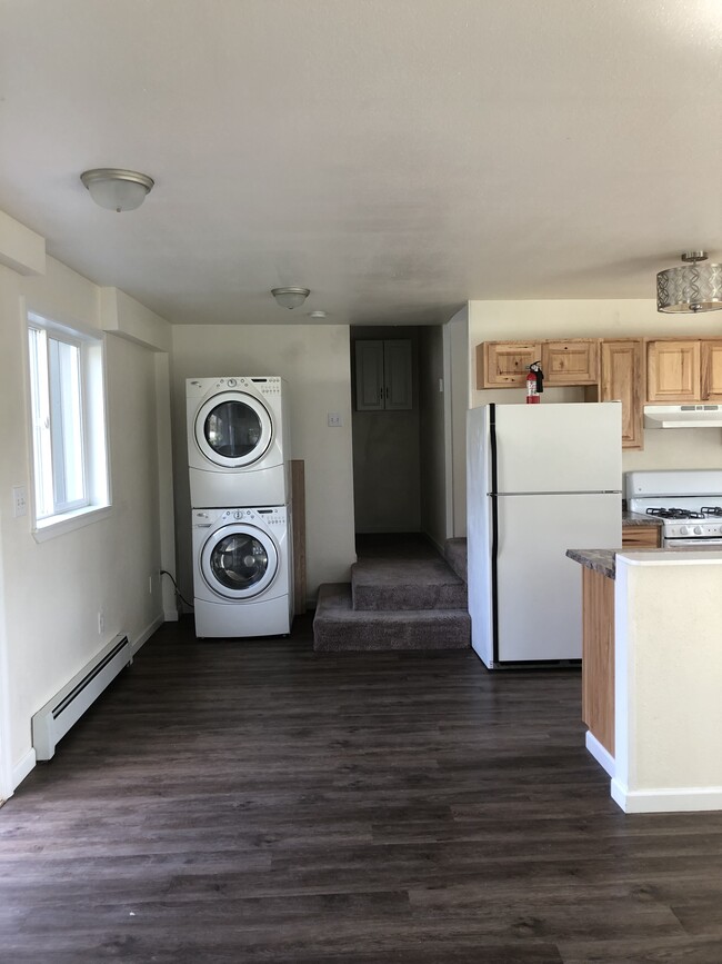 Building Photo - 1670 N Basie Point Cir