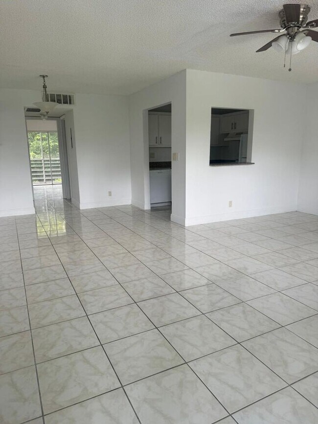 Foto del edificio - Spacious 1 bedroom 1.5 bath condo