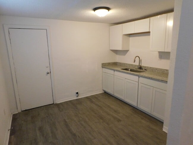Building Photo - PRICE REDUCTION on this Newly Remodeled Du...