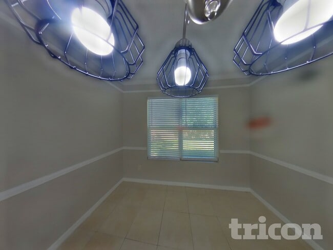 Building Photo - 12739 Serenade Cir N