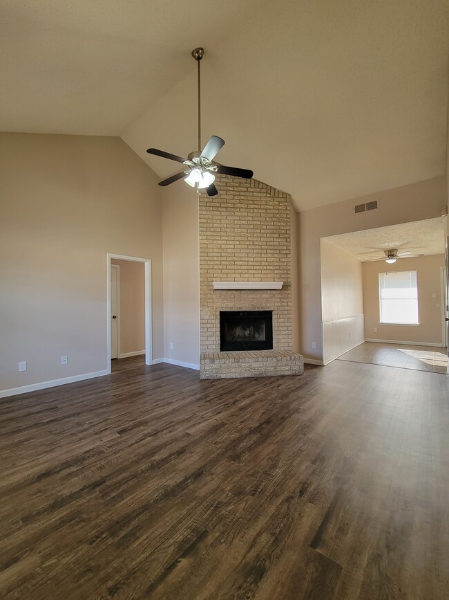 Photo - 520 & 522 Signal Hill Ct S Townhome
