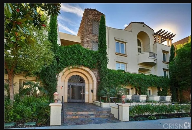Building Photo - 15206 Burbank Blvd