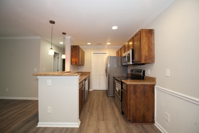 Foto del edificio - 225 Warm Springs Circle