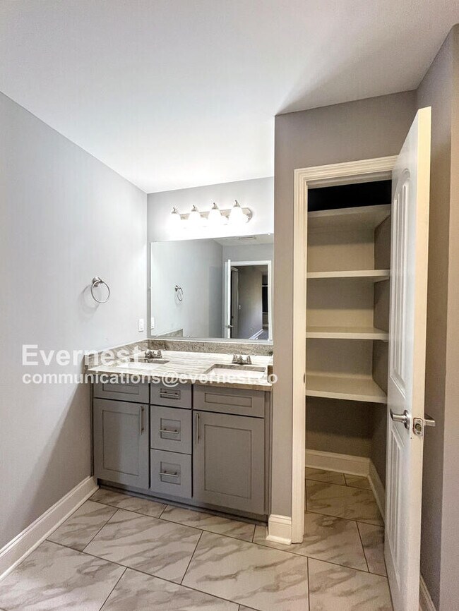 Foto del edificio - 3203 Curtis St