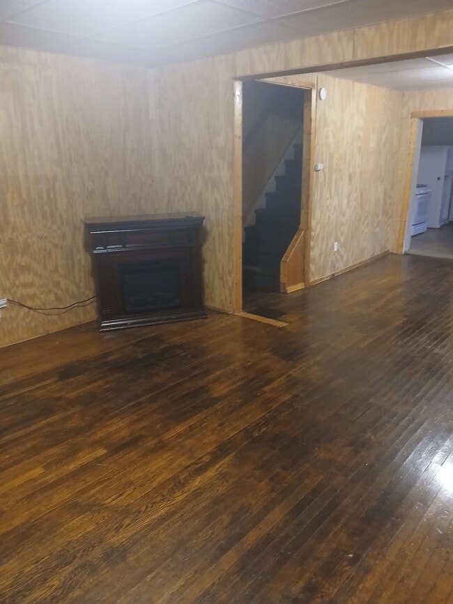 Building Photo - 321 Myrtle St