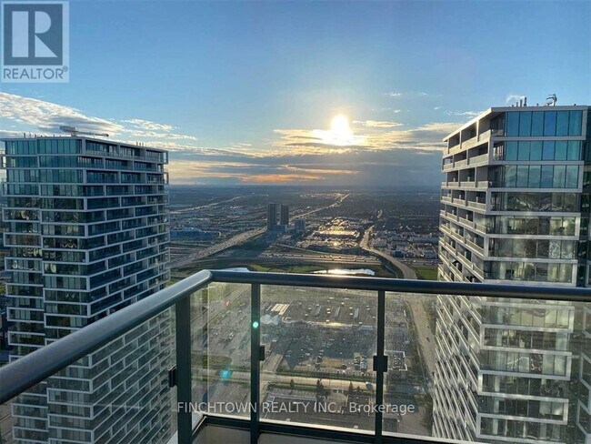 Photo du bâtiment - 950-6950 Portage Pkwy