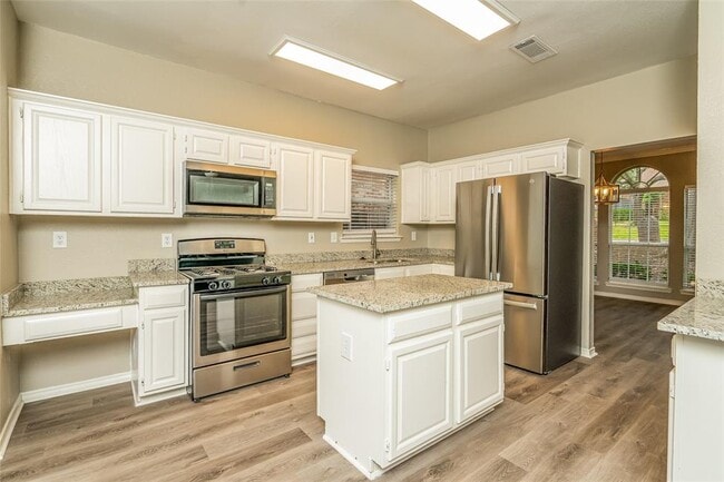 Building Photo - 735 Ridgemont Dr