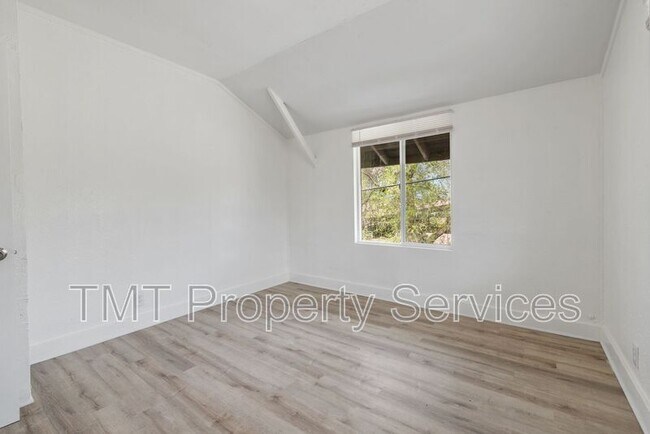 Foto del edificio - 1647 E 6th St