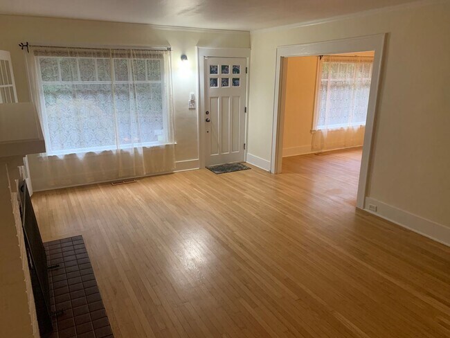 Building Photo - 3 br, 2.5 bath House - 2778 SW Fairview Blvd