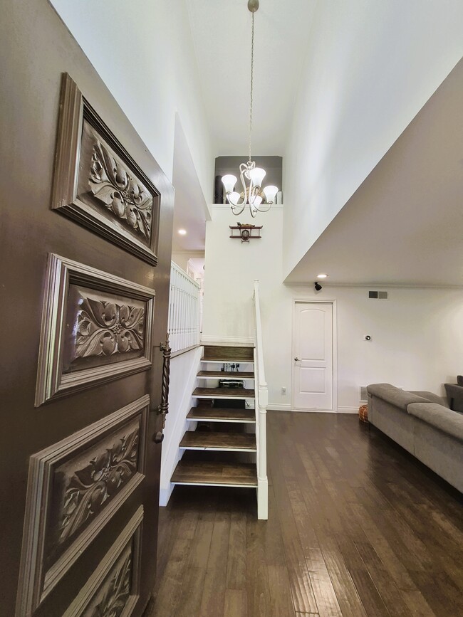 Building Photo - 5313 Sevilla Ct
