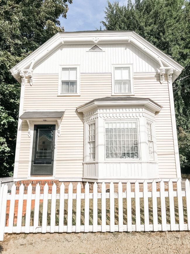 Building Photo - 22 Marblehead St