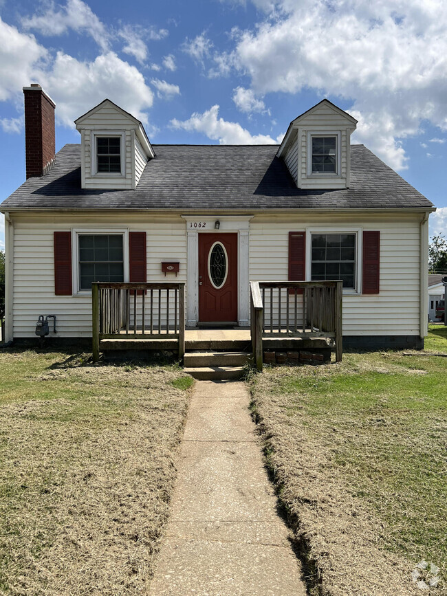 Building Photo - 1062 Meadow Ln