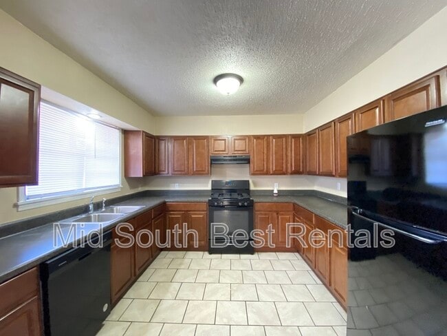 Building Photo - 1 Broadmoor Dr