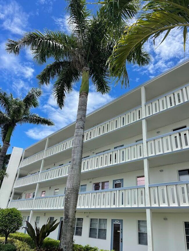 Foto del edificio - 3044 Yarmouth E