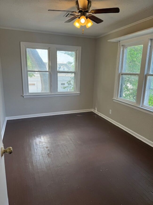 Building Photo - 116 S Seneca Ave