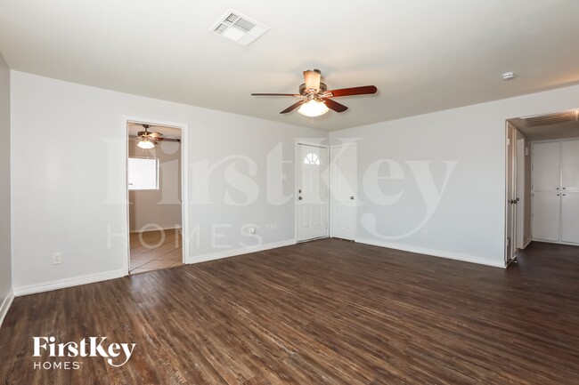 Building Photo - 4739 E Sunland Ave
