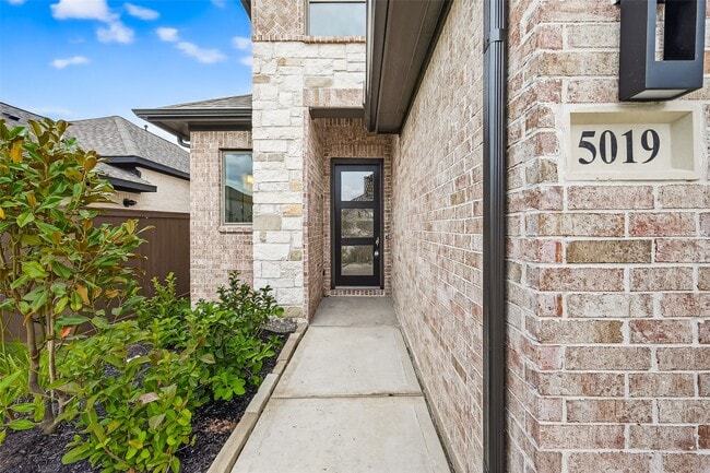 Foto del edificio - 5019 Bowen Pr Dr