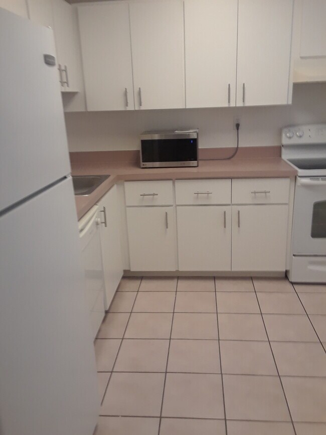 Kitchen - 8103 Camino Real