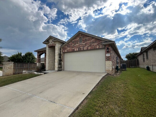 Building Photo - PRICE REDUCTION - AVAILABLE NOW!