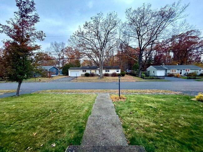 Building Photo - 45 Kinglet Dr