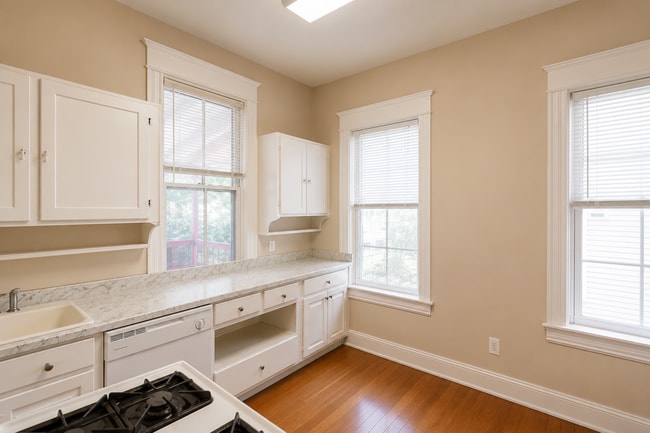Building Photo - 2063 Sherwood Ave