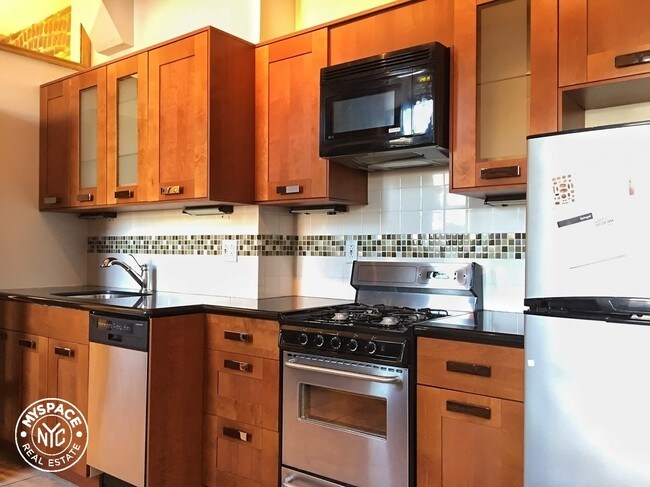 Building Photo - 67 E 2nd St