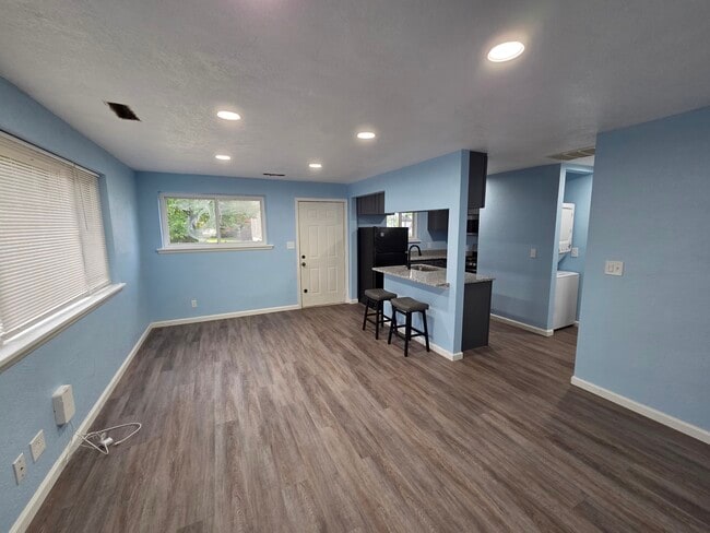 Building Photo - 816 E 30th St