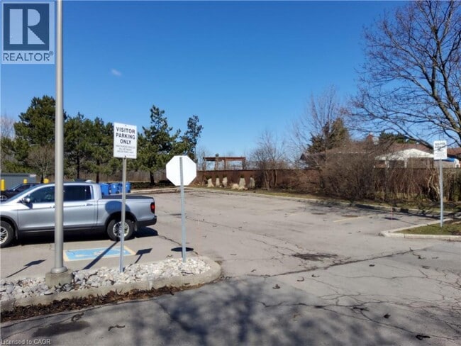 Photo du bâtiment - 180 Limeridge Rd W