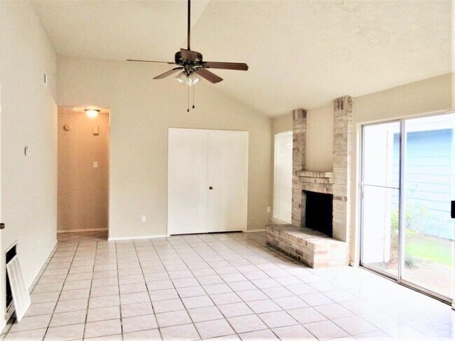 Foto del edificio - 11047 Grassyglen Dr