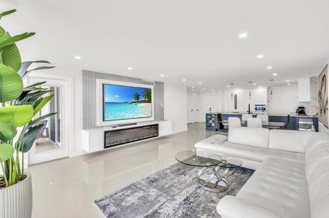 Building Photo - 3000 S Ocean Blvd