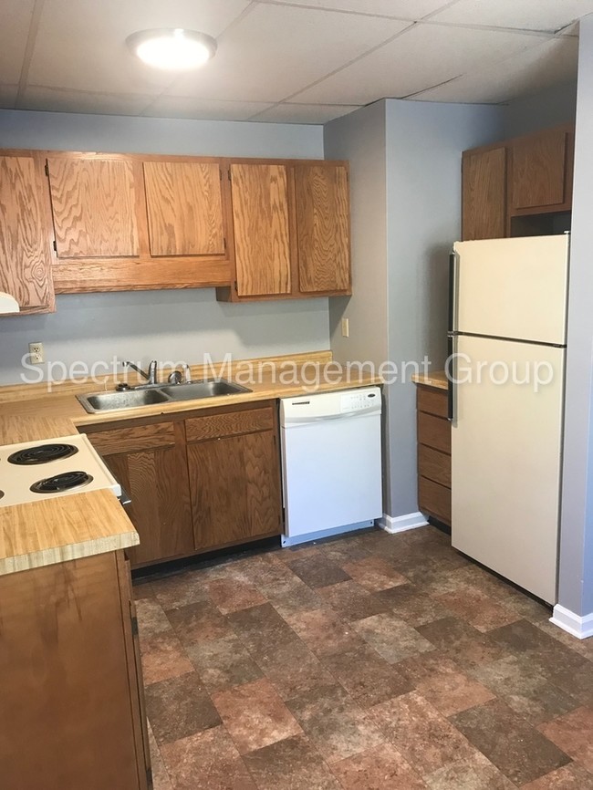Building Photo - Nicely updated 2 bedroom Greeneville, TN