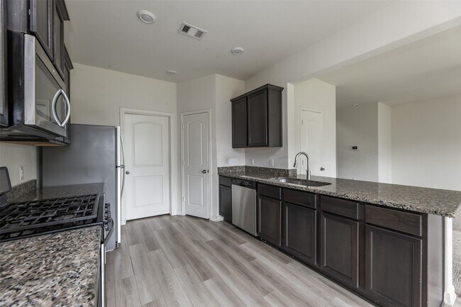 Foto del edificio - 541 Amberwood Pk Dr