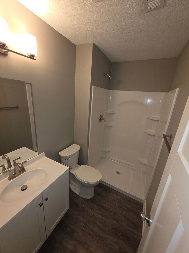 Foto del edificio - Duplex For Rent! Valley NE