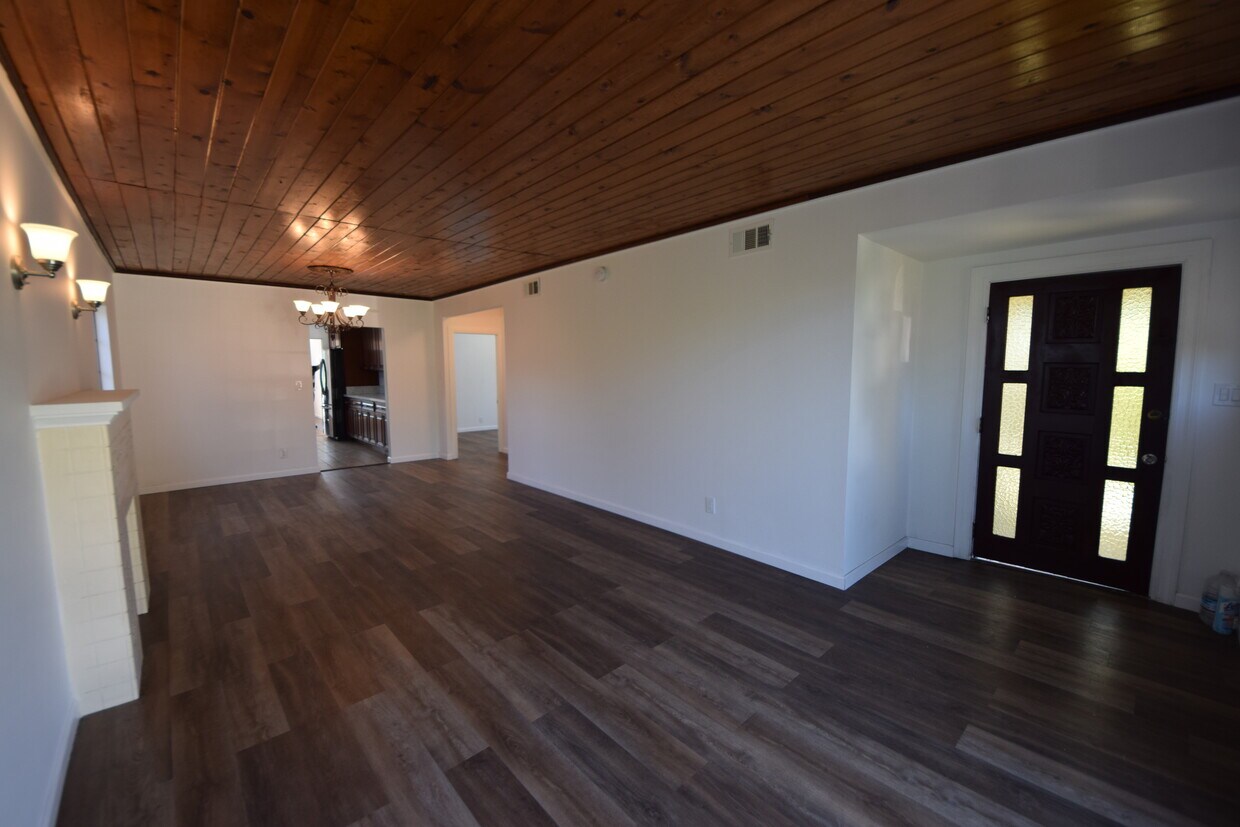 Primary Photo - 3300 Bellevue Ave