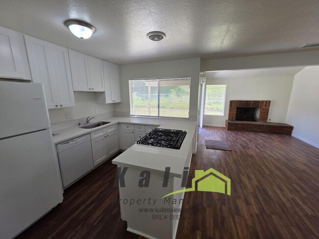 Building Photo - 6085 Fennell Ave