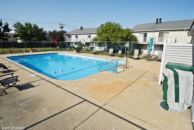 Foto del edificio - 439 Meadow Green Ln